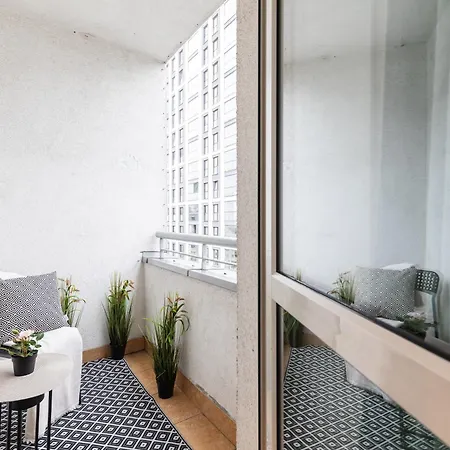 Aleja Stanow Zjednoczonych Superapart - Galeria Wiatraczna * Βαρσοβία